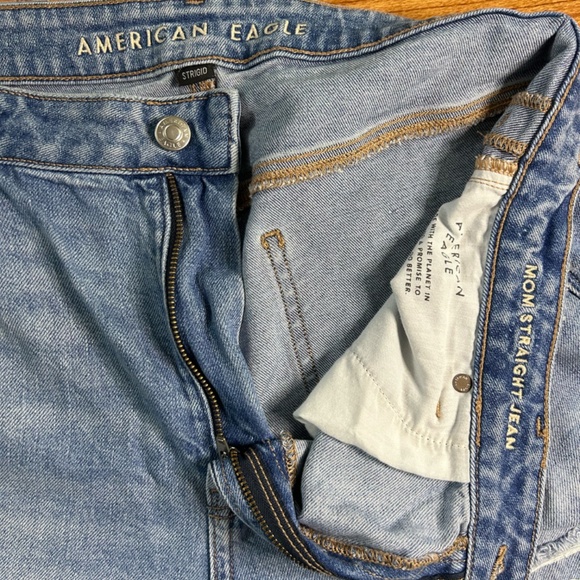 AE Mom jeans/High waisted - Picture 2 of 4